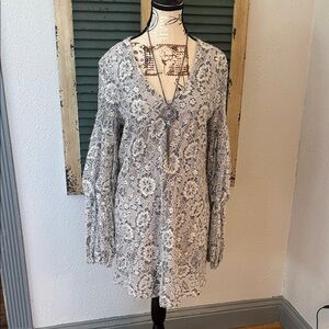 Wayf Gray Floral Lace V-Neck Long Sleeve Tunic Dress